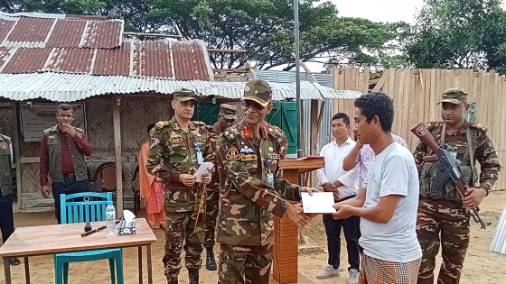 খাগড়াছড়ির ক্ষতিগ্রস্তদের পাশে সেনাবাহিনী: পুনর্বাসনে আর্থিক সহায়তা ও আশ্বাস