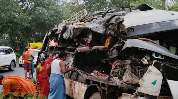 বাসচাপায় প্রাণ হারাল অন্তত ১৮, শোকাহত ভারত