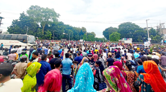 উত্তরা ইপিজেডে শ্রমিকদের আন্দোলনে চার কারখানা বন্ধ, পরিস্থিতি উত্তপ্ত