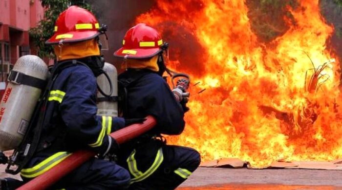 চট্টগ্রাম ইপিজেডে পোশাক কারখানায় ভয়াবহ অগ্নিকাণ্ড, উদ্ধারকাজ জোরে চলছে