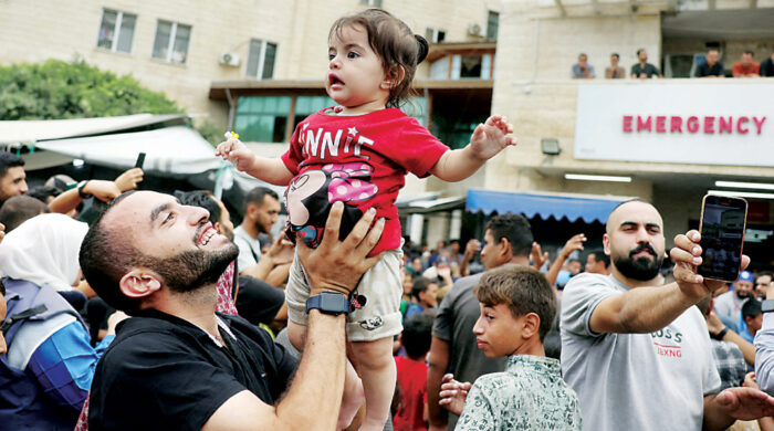 গাজায় ফিরছেন জীবনের টানে: যুদ্ধবিরতির পর নতুন আশার আলো
