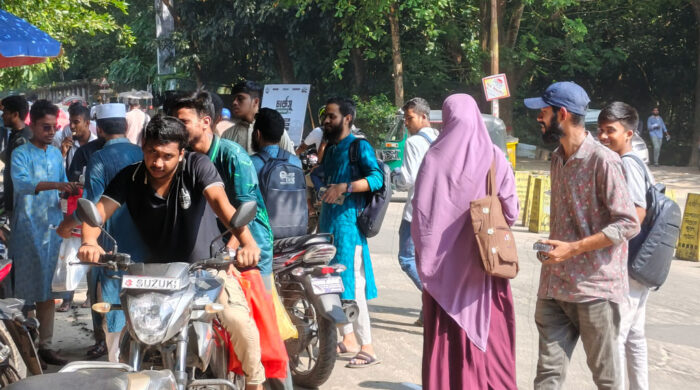 চাকসু নির্বাচনের প্রচারণা শেষ হচ্ছে আজ, ভোটার টানতে প্রার্থীদের ব্যস্ততা