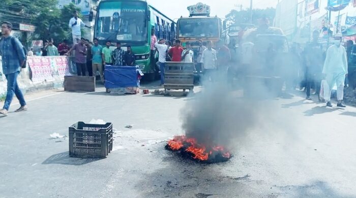 খাগড়াছড়ি- চট্টগ্রাম-রাঙামাটি-মহাসড়ক অবরোধ