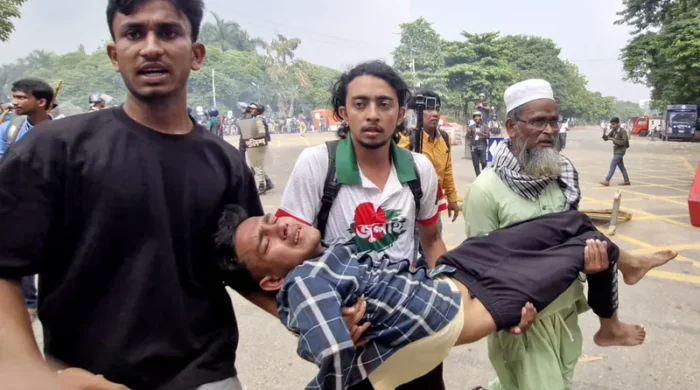 জুলাই সনদকে ঘিরে সংসদ এলাকায়,ধাওয়া,পাল্টাধাওয়া, লাঠিচার্জ ও ভাঙচুর