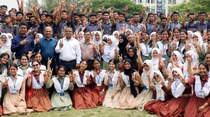এইচ এসসিতে দুর্দান্ত সাফল্যমাইলস্টোন কলেজের বিমান দুর্ঘটনায় নিহতদের স্মরণে ফল উৎসর্গ করল মাইলস্টোন কলেজ