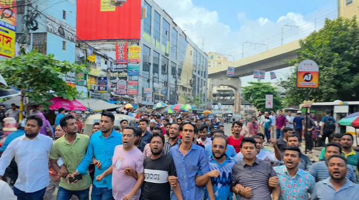 রাজধানীতে ঝটিকা মিছিলে অংশ নেওয়ায় আওয়ামী লীগসহ ৮ জন গ্রেপ্তার