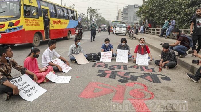 “এক যুগে ১ লাখের বেশি প্রাণহানি: সড়কে নিরাপত্তার সংকট অব্যাহত”