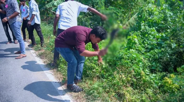 ভৈরব উপজেলাকে জেলা ঘোষণার দাবি, ট্রেনে অনবরত পাথর নিক্কেপ আহত অনেকেই