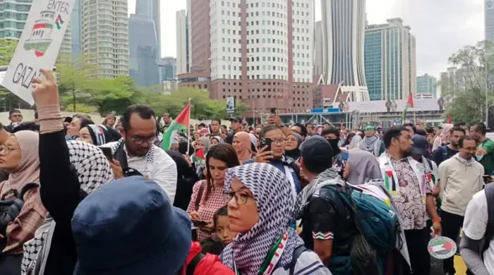 সংক্ষিপ্ত শিরোনাম: বৃষ্টির ভেতরেও কুয়ালালামপুরে গাজা সংহতিতে জনতার ঢল