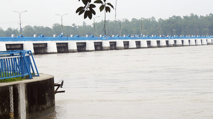 তিস্তা নদীতে ভারতীয় গজলডোবার পানি ছেড়ে ভাটির লাখো মানুষের জীবন বিপন্ন