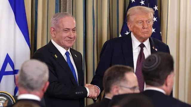 চার ঘণ্টার সফরে ট্রাম্প ইসরায়েলে