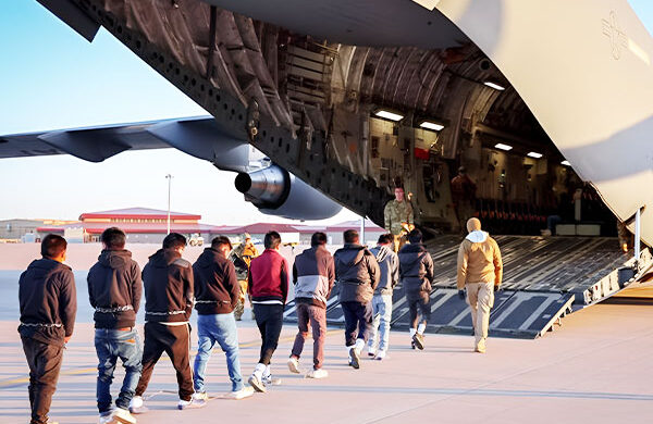 যুক্তরাষ্ট্রে অবৈধভাবে বসবাস করা ৫৪ ভারতীয় নাগরিককে দেশে ফেরত পাঠাল ওয়াশিংটন