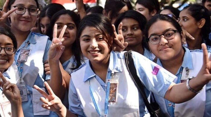 এইচএসসিতে জিপিএ-৫ পেলেন ৬৯ হাজার ৯৭ শিক্ষার্থী