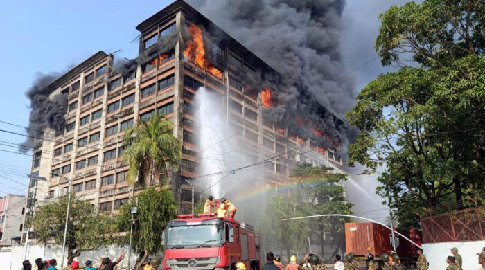 ১৭ ঘণ্টা পর চট্টগ্রাম ইপিজেডের আগুন নিয়ন্ত্রণে আসে