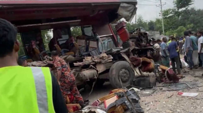 হবিগঞ্জে দুই বাসের মুখোমুখি সংঘর্ষে প্রাণ গেল ২ যাত্রীর, আহত অন্তত ৩০