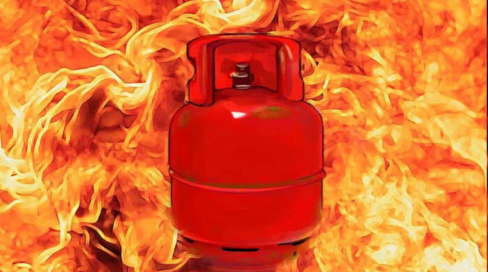 কালিয়াকৈরে গ্যাস সিলিন্ডার লিকেজে আগুন, পাঁচজন দগ্ধ