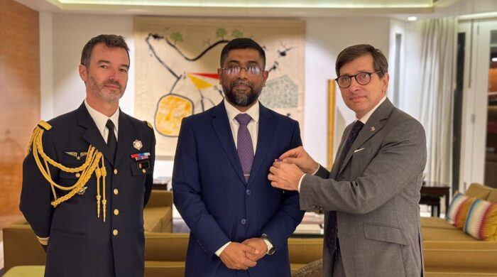 প্রথম বাংলাদেশি হিসেবে ফরাসি সম্মাননা পেলেন ব্রি. জে. আজহারুল