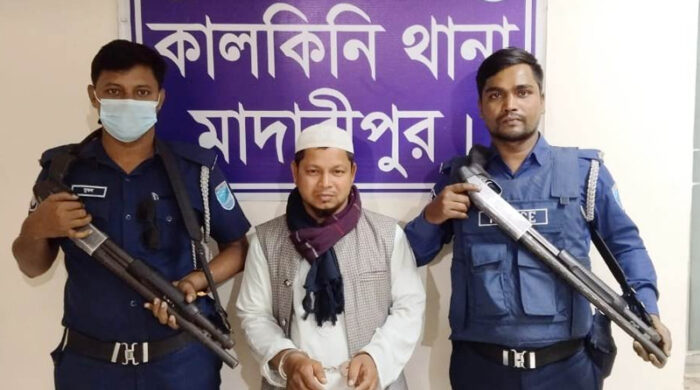 মহাসড়কে গাছ ফেলে সড়ক অবরোধ, আ.লীগ নেতার গ্রেপ্তার