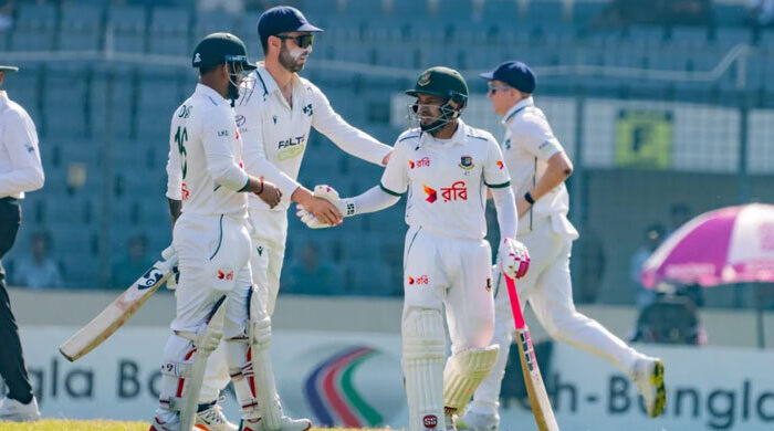 ভূমিকম্পের আতঙ্কের মাঝে আয়ারল্যান্ড ৭ উইকেটে ২১১