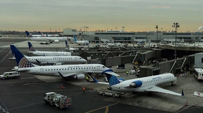 যুক্তরাষ্ট্রে হাজারো ফ্লাইট বাতিল, স্থবির আকাশপথে আতঙ্ক ও ক্ষোভ