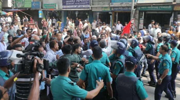 চট্টগ্রাম বন্দরে বন্দর ইজারা বাতিলের দাবিতে অবরোধ