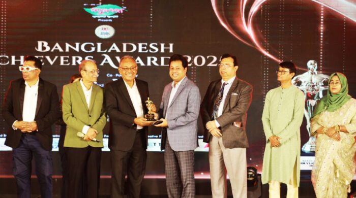 হাবিবুর রহমান পলাশ পেলেন বাংলাদেশ অ্যাচিভার্স অ্যাওয়ার্ড