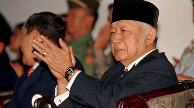 ইন্দোনেশিয়ায় সুহার্তো ‘জাতীয় বীর’ ঘোষণায় বিতর্ক ও সমালোচনা