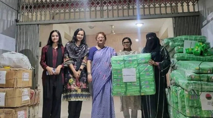 জবির একমাত্র ছাত্রী পেল ছাত্রদলের উপহারসামগ্রী