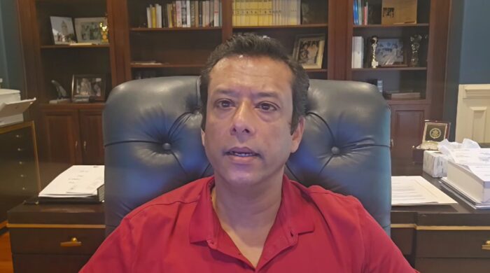 জয়ের দাবি: বিদেশ থেকে আওয়ামী লীগ ও বিএনপির নেতৃত্ব পরিবর্তনের চেষ্টা