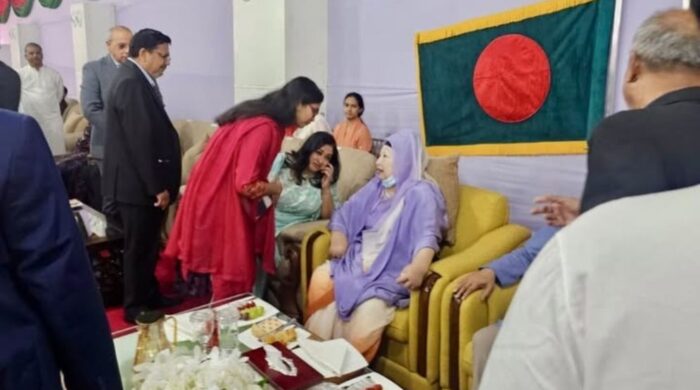 কঠিন সময়েও মানুষের পাশ থেকে সরে দাঁড়াননি খালেদা জিয়া