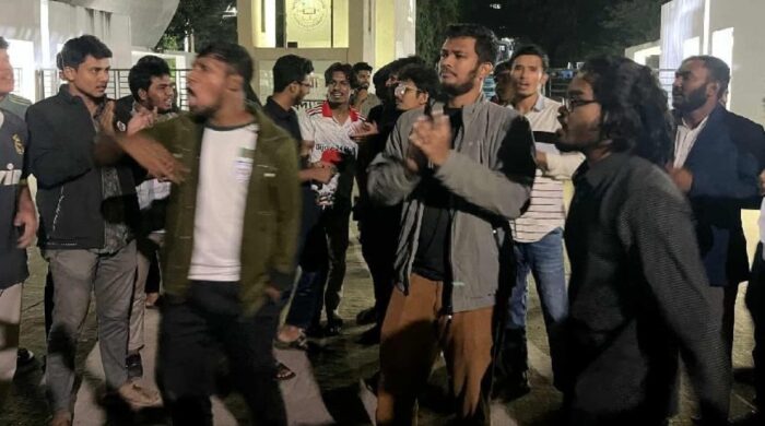 কুমিল্লা বিশ্ববিদ্যালয়ে নিষিদ্ধ আওয়ামী লীগের নাশকতার প্রতিবাদে শিক্ষার্থীদের বিক্ষোভে উত্তাল রাত