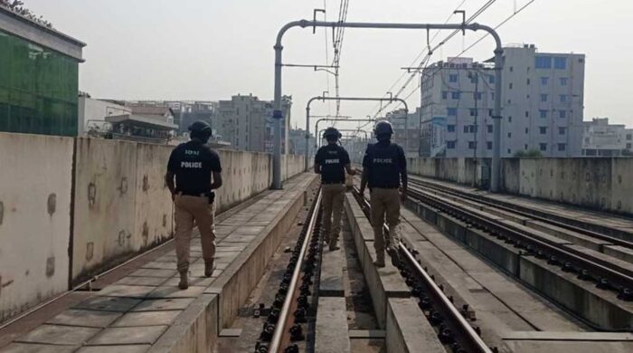 মেট্রোলাইনে উদ্ধার হলো দুটি অবিস্ফোরিত ককটেল