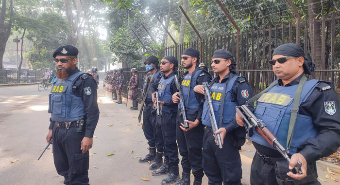 প্লট দুর্নীতি মামলার রায়: কোর্ট এলাকায় তৎপর নিরাপত্তা