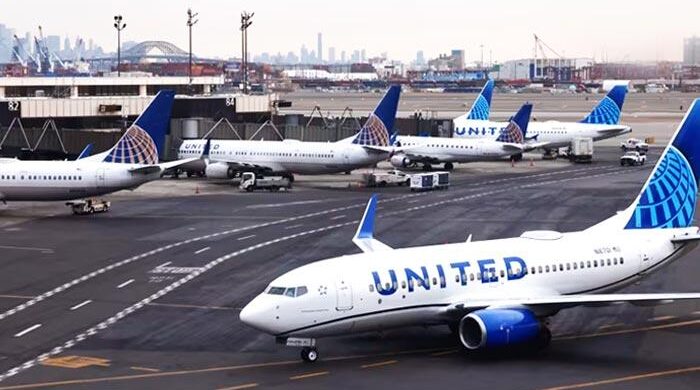 ৩৫ দিন অতিক্রান্ত শাটডাউনে যুক্তরাষ্ট্রের বিমানযাত্রায় বিশাল ঘাটতি