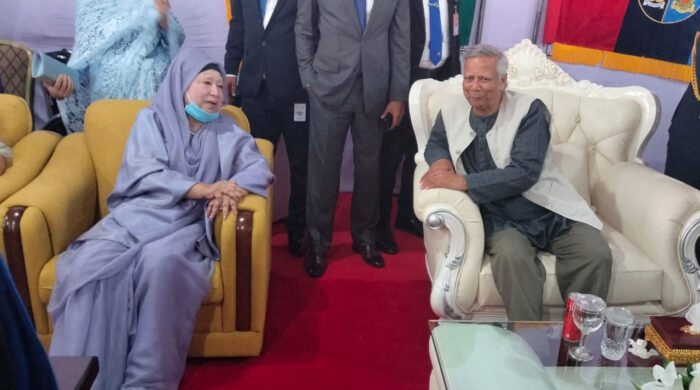 খালেদা জিয়া ও ড. ইউনূসের কুশল বিনিময় সেনাকুঞ্জে