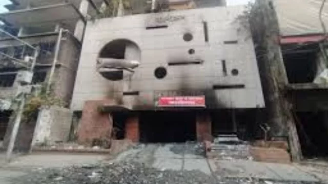 গুলিস্তানের ‘নিষিদ্ধ’ আ.লীগ কার্যালয়ে আগুন, উত্তেজনা নতুন রূপে