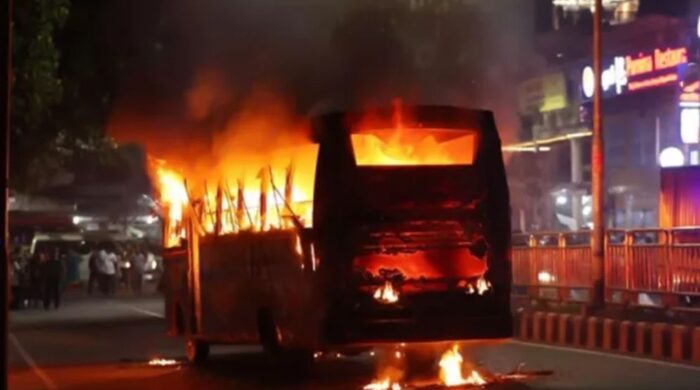 শাহজাদপুরে বাসে আগুন, আতঙ্ক ছড়ালো রাজধানীতে