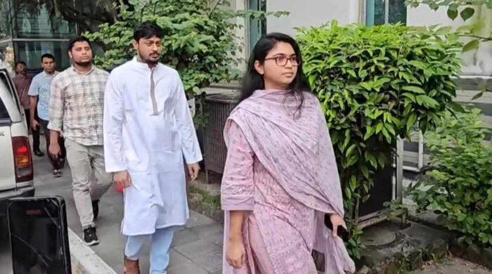 খালেদা জিয়াকে দেখতে হাসপাতালে হাসনাত-জারা-নাসীর