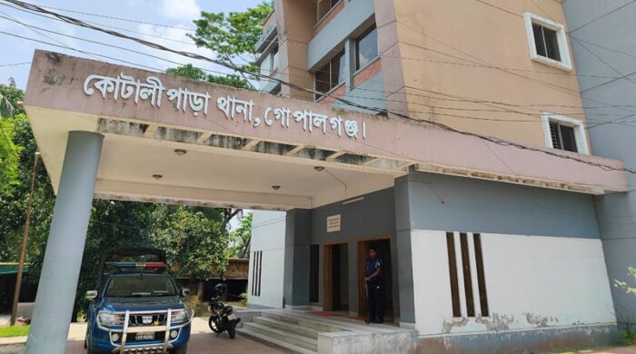 রাস্তা পার হওয়ার সময় অটোভ্যানের নিচে চাপা পড়ে শিশুর মৃত্যু