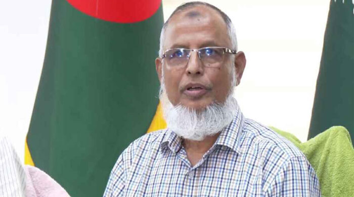 কুমিল্লা বার্ডে নির্বাচন কমিশনার আনোয়ারুল ইসলাম সরকার।