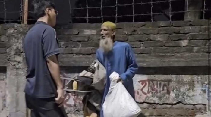 সর্বমিত্র চাকমা মাদক কারবারিকে লাঠি দিয়ে শাসন করায় সমালোচনার মুখে