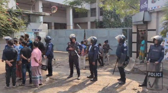 গাজীপুরে ভূমিকম্পে আহত শতাধিক শ্রমিক, কারখানায় ছুটি