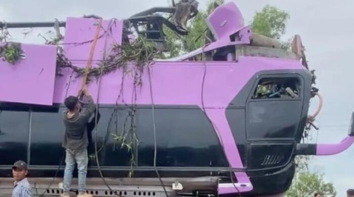 কম্বোডিয়ায় বাস দুর্ঘটনায় ১৬ জন নিহত, ২৪ আহত