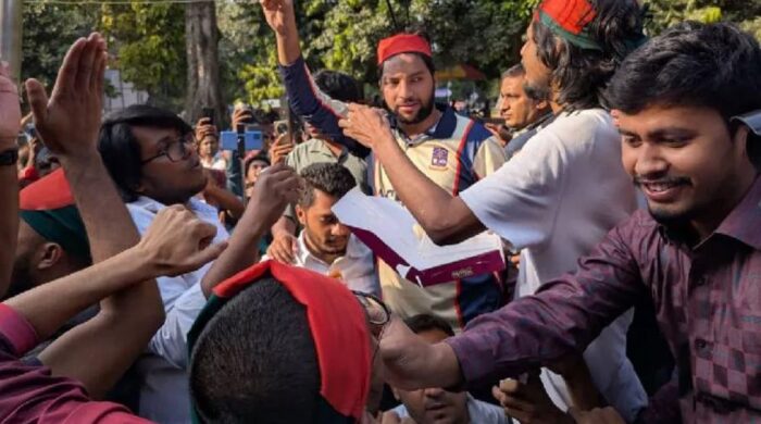 শেখ হাসিনার রায়ে রাজধানীতে উদযাপন ও জনতার উল্লাস