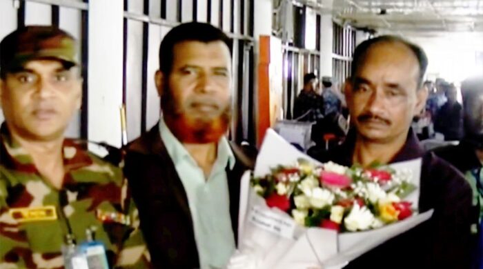 ১৯ বছর পর সুদান থেকে দেশে ফিরলেন গাইবান্ধার ময়নুল