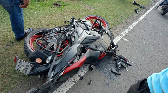 মোংলায় বাস-মোটরসাইকেল সংঘর্ষে নিহত ২, আহত ৭