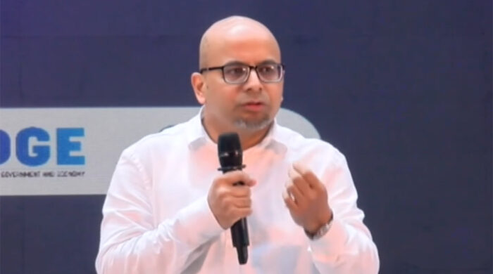 অবৈধ ফোন বন্ধ নয়, বিভ্রান্তি কাটালেন ফয়েজ তৈয়্যব