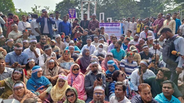 ফের পদক্ষেপে সাড়া না পেয়ে প্রাথমিক শিক্ষকরা কর্মবিরতিতে