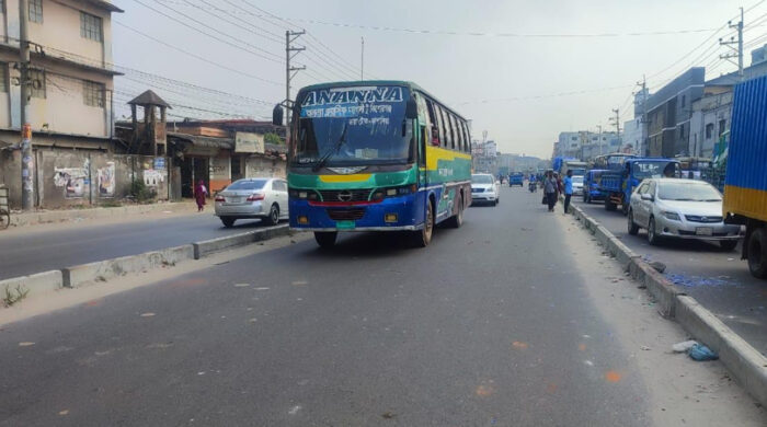 ঢাকা-ময়মনসিংহ মহাসড়কে স্বাভাবিক যান চলাচল, নেতাকর্মীদের অবস্থা নেই