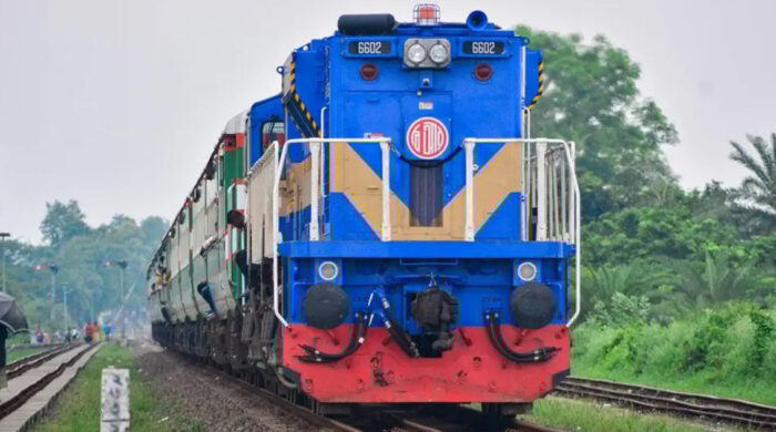 একতা এক্সপ্রেস ট্রেনে হকার হত্যা ও আহত এক